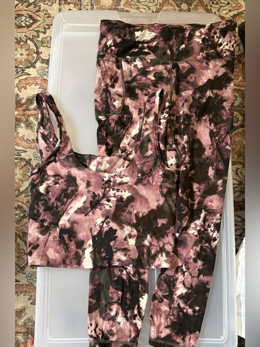 Like New Under Armour SET tank & leggings Women’s large - pink / black tie dye